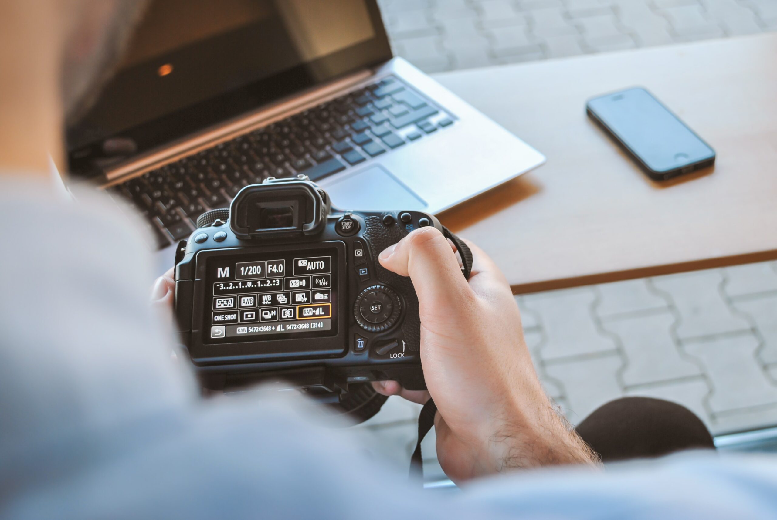 A photo of a photographer's studio with lighting equipment and a camera